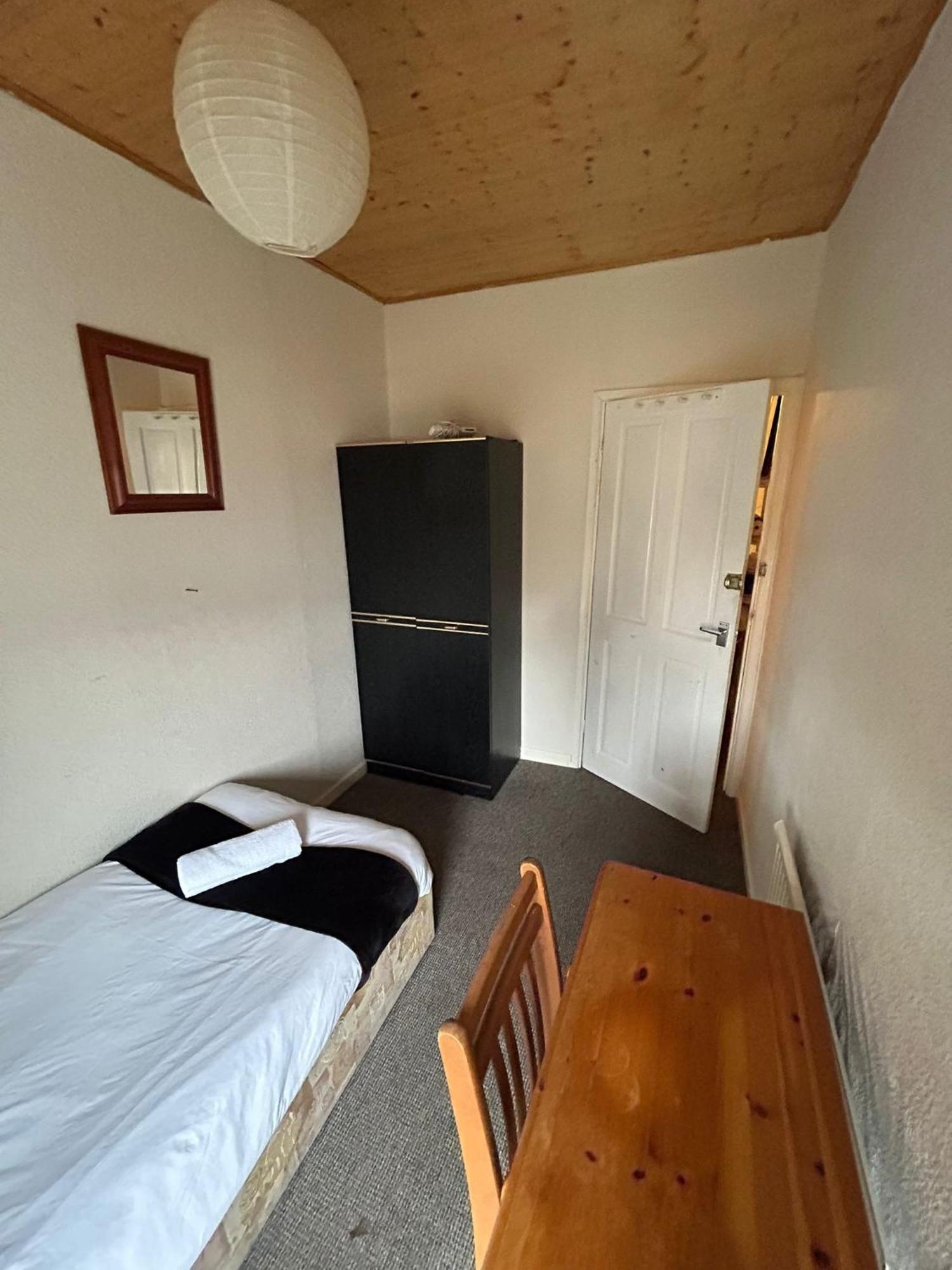 Hill Breeze House Hotel Merthyr Tydfil Buitenkant foto