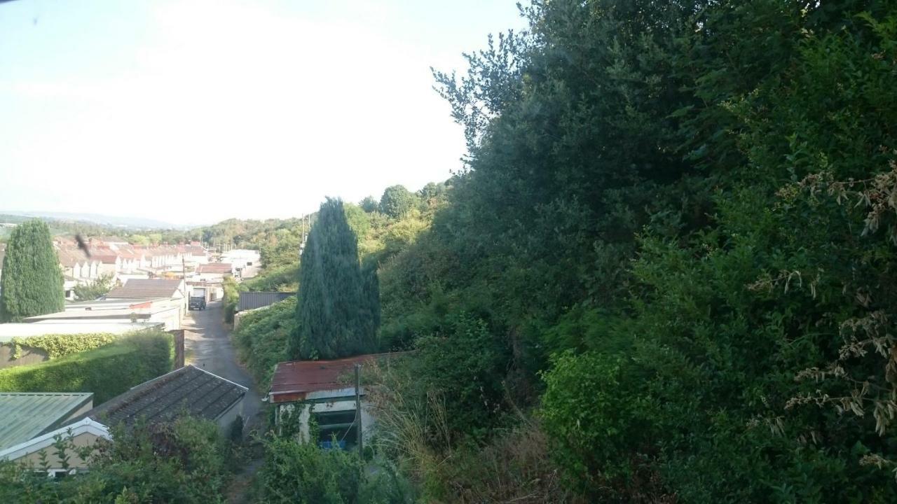 Hill Breeze House Hotel Merthyr Tydfil Buitenkant foto