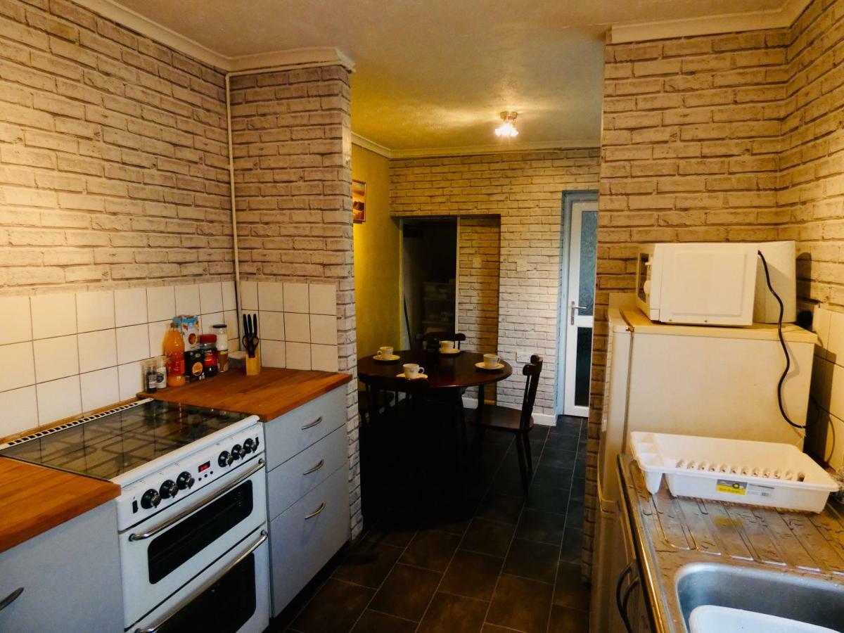 Hill Breeze House Hotel Merthyr Tydfil Buitenkant foto