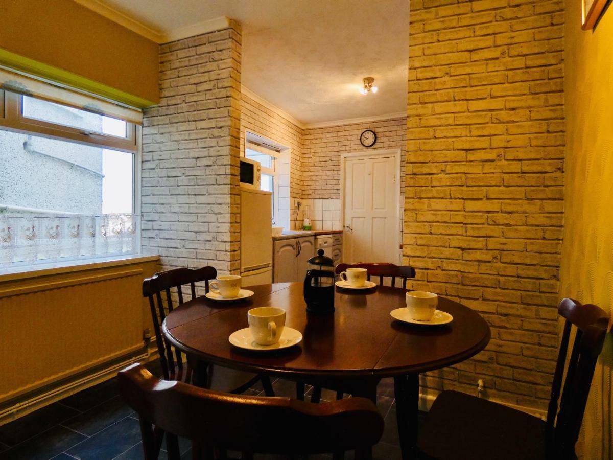 Hill Breeze House Hotel Merthyr Tydfil Buitenkant foto